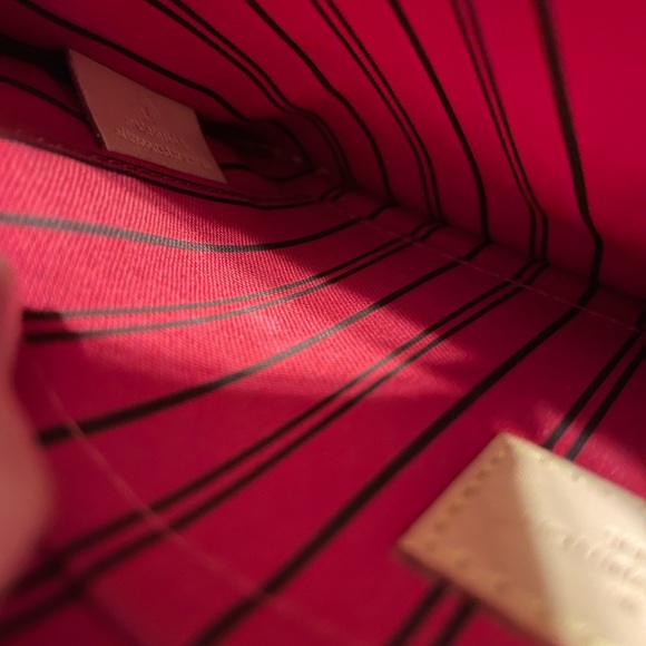 Authentic LV twist wallet. - Picture 10 of 12